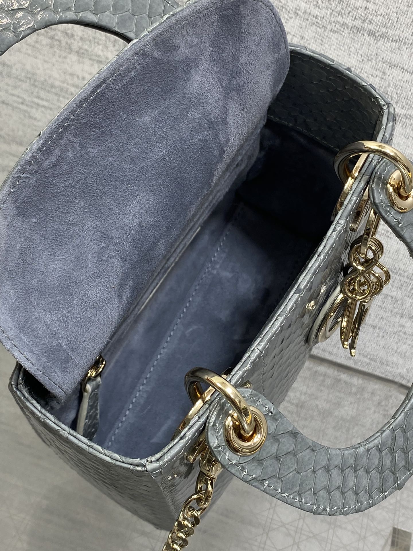 Snakeskin Texture Mini Handbag – Premium 3-Compartment Bag