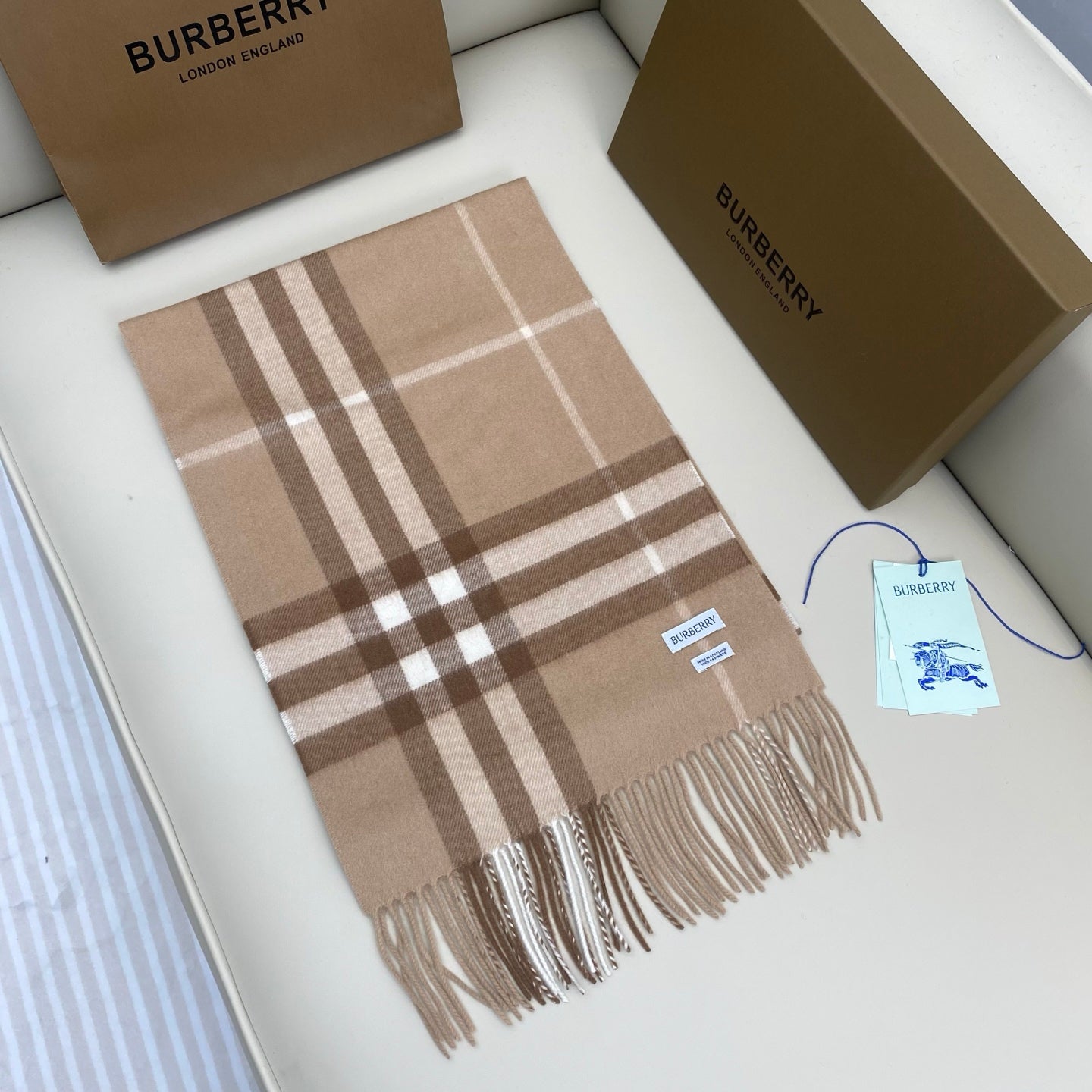 Premium Classic Plaid Cashmere Scarf – Luxury Unisex Winter Essential