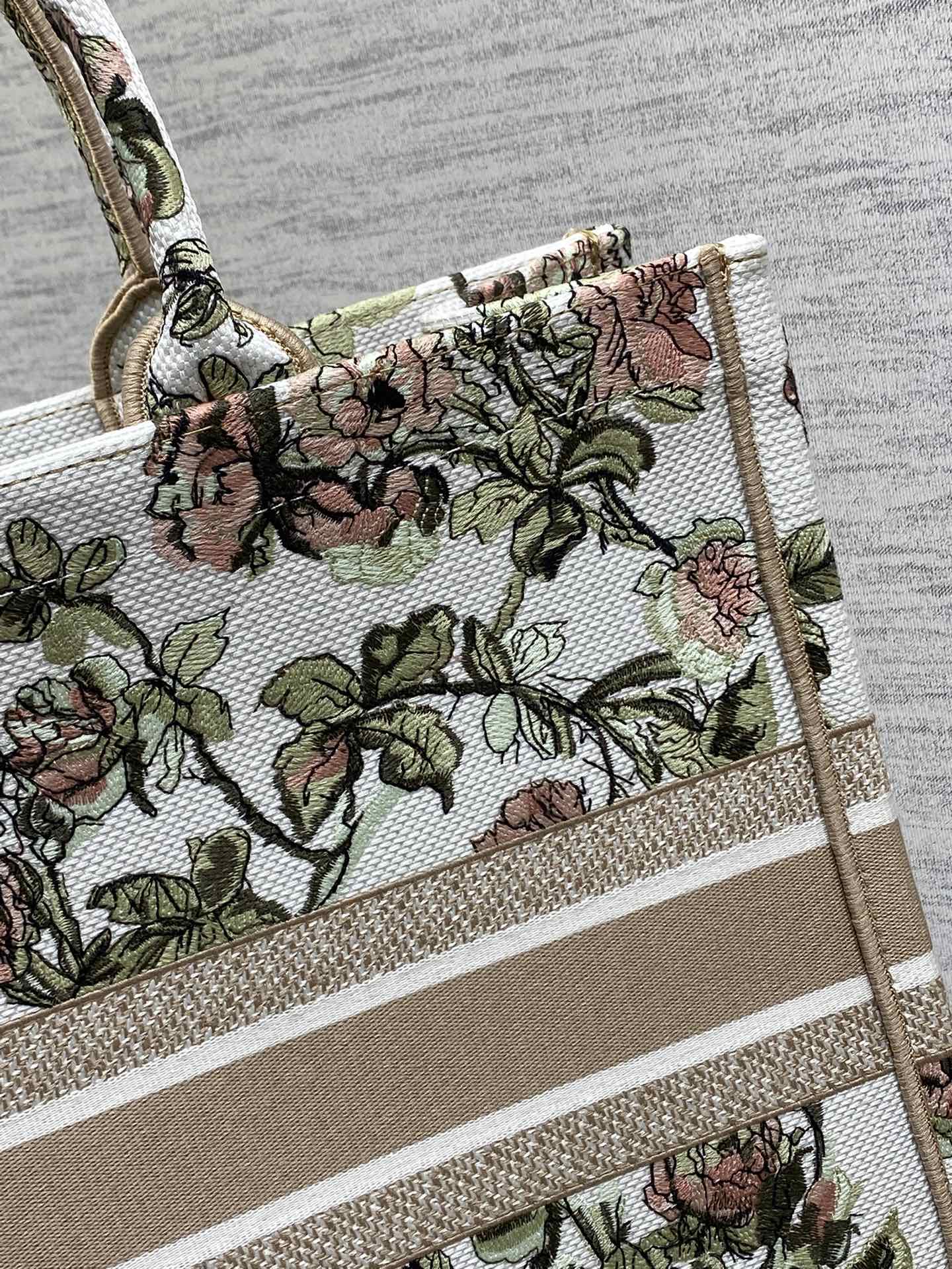 Floral Embroidery Canvas Tote – Premium Large Capacity Bag