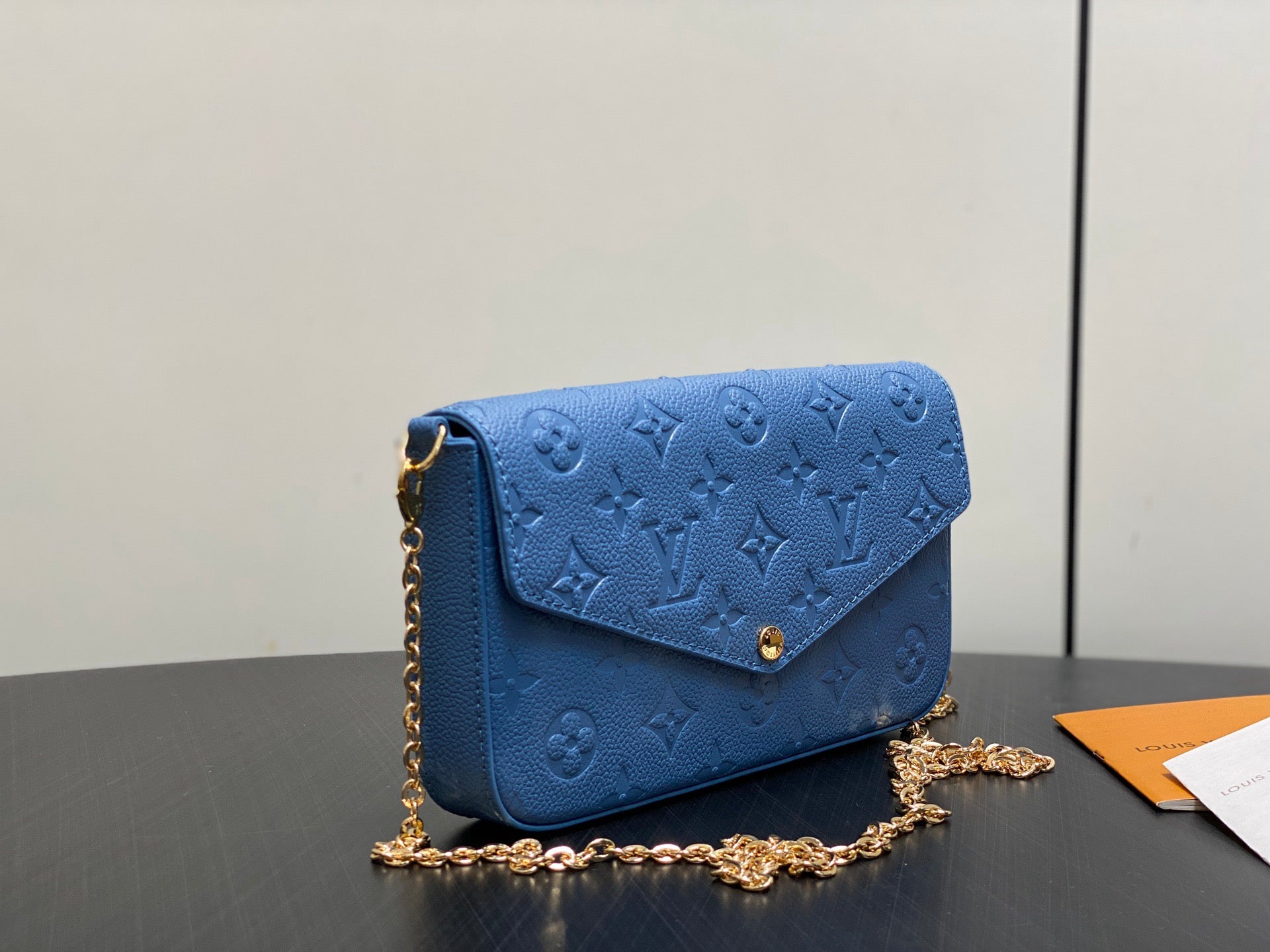 Embossed Leather Chain Wallet Bag – Premium 3-Piece Set
