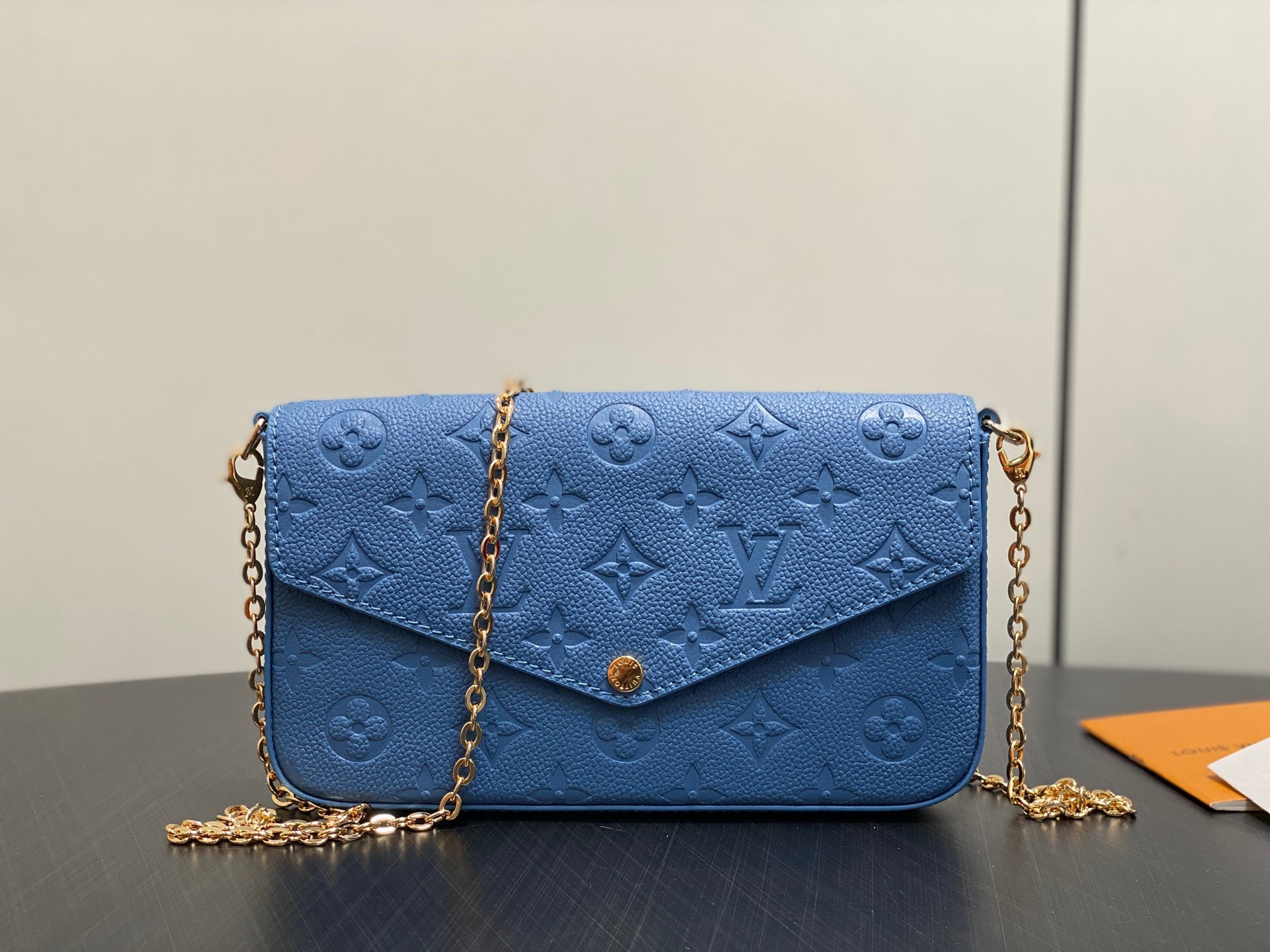 Embossed Leather Chain Wallet Bag – Premium 3-Piece Set